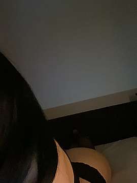 Lisaaaa93 naked stripping on cam for live sex video chat
