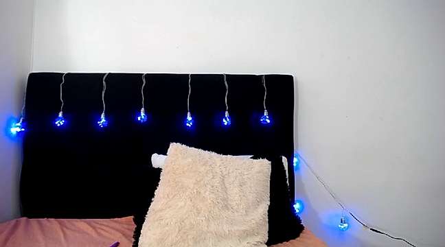 lyah-foxxx naked stripping on cam for live sex video chat