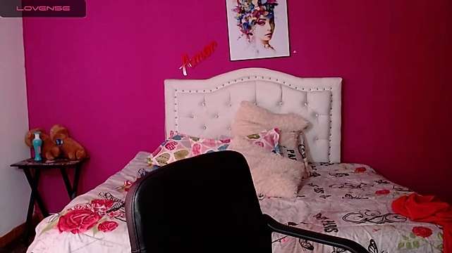 rosse_leee naked stripping on cam for live sex video chat