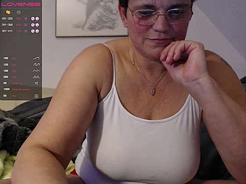 sexykatze05 naked stripping on cam for live sex video chat