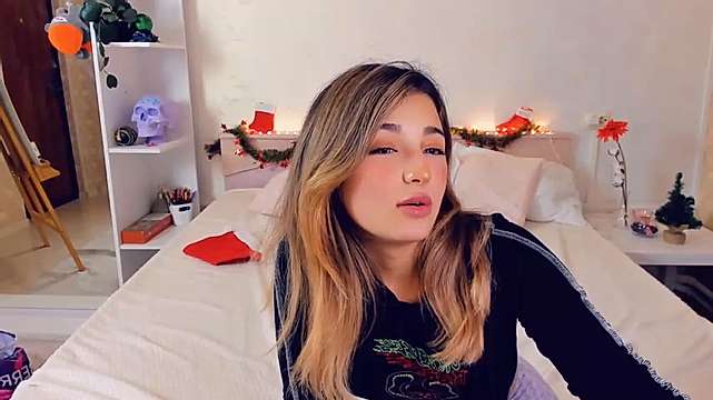 VanessaHault naked stripping on cam for live sex video chat