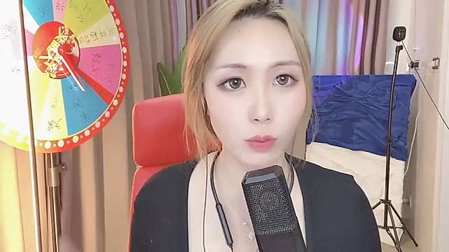 ice–cream naked stripping on cam for live sex video chat