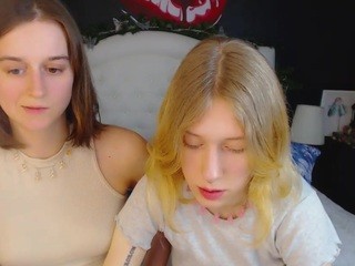 Julia and TIna nude on cam – live sex chat