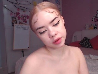 MiaMelone nude on cam – live sex chat