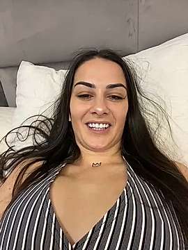 Pissing_in_the_ass naked stripping on cam for live sex video chat