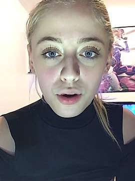 rubiacachonda31 naked stripping on cam for live sex video chat