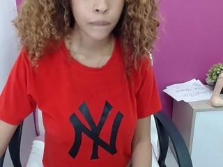 Sassy-blonde nude on cam – live sex chat