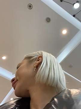VeneraCute naked stripping on cam for live sex video chat