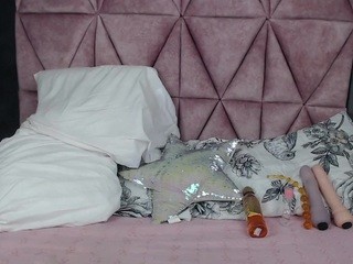 Violet-Gil nude on cam – live sex chat