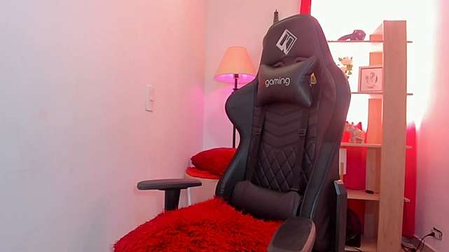 Winie_Jones naked stripping on cam for live sex video chat