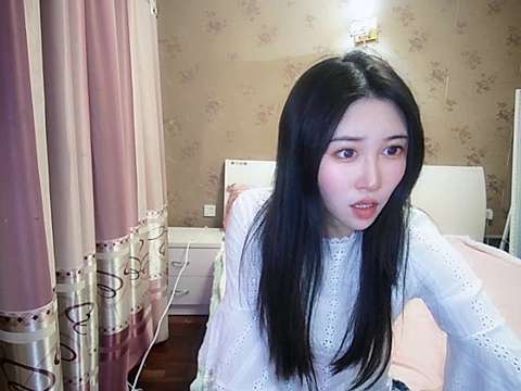 xiaohuatongxue naked stripping on cam for live sex video chat