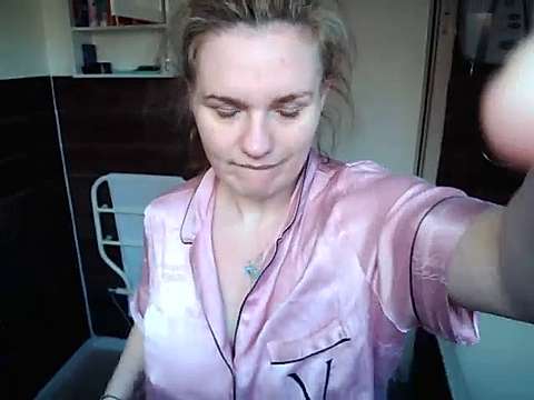 alluring_ALICE@xh naked stripping on cam for live sex video chat