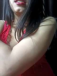 Cute–Pari naked stripping on cam for live sex video chat