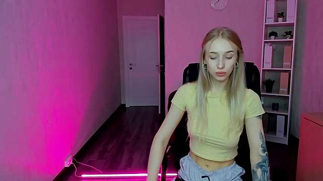 dae_nerys naked stripping on cam for live sex video chat