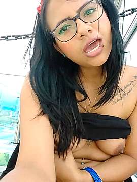 Danilee_ naked stripping on cam for live sex video chat