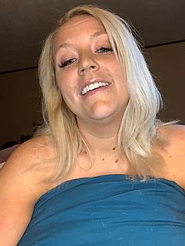 dannidds naked stripping on cam for live sex video chat