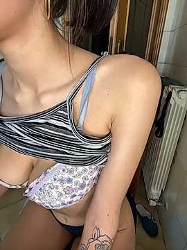 diablax69 naked stripping on cam for live sex video chat