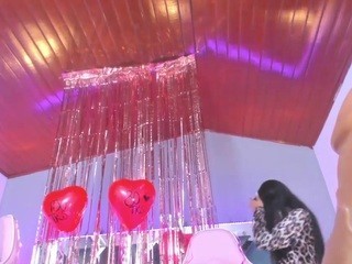 ?, REINA DS? nude on cam – live sex chat