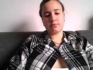 geilmeisje98 naked stripping on cam for live sex video chat