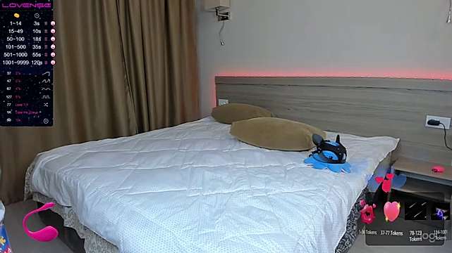 Hailey_Mi naked stripping on cam for live sex video chat