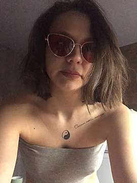 Hoty_Ameli naked stripping on cam for live sex video chat