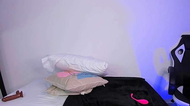 isabella_swett naked stripping on cam for live sex video chat