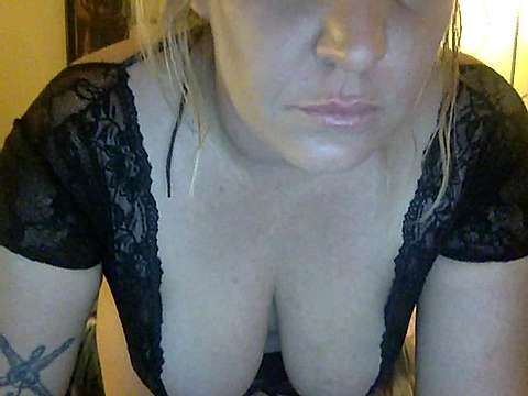 lanaluxxx naked stripping on cam for live sex video chat