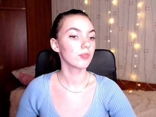 Leona-Mils nude on cam – live sex chat
