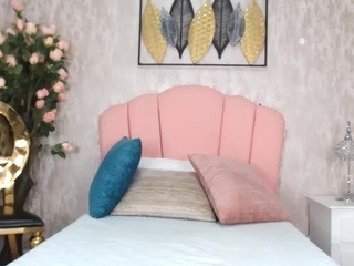 Melodyy-Evans nude on cam – live sex chat