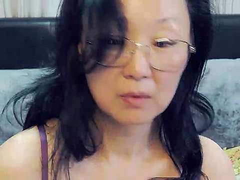 MiSandra naked stripping on cam for live sex video chat