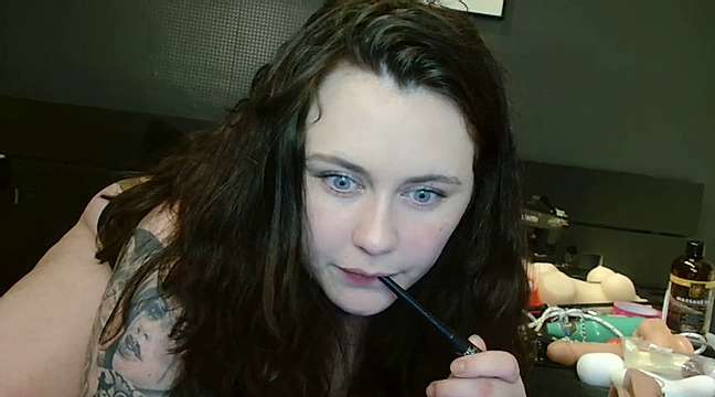 sluttymedusa naked stripping on cam for live sex video chat