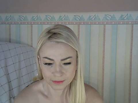 Sveta9889 naked stripping on cam for live sex video chat