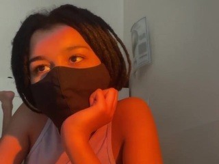 Sweetie-Jizzum nude on cam – live sex chat