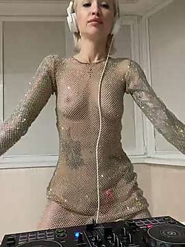 VeneraCutee naked stripping on cam for live sex video chat