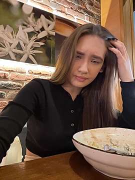 Alicacutee naked stripping on cam for live sex video chat