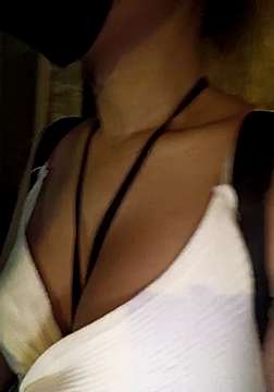 Ava_x naked stripping on cam for live sex video chat