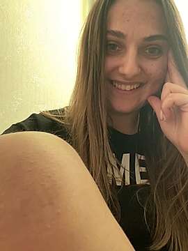 BugSs-Bunnyy naked stripping on cam for live sex video chat