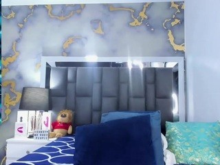 Candyburning nude on cam – live sex chat