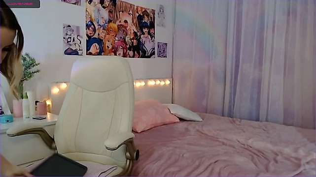 Carolyn_Reed naked stripping on cam for live sex video chat