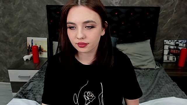 DaisyFoxy naked stripping on cam for live sex video chat