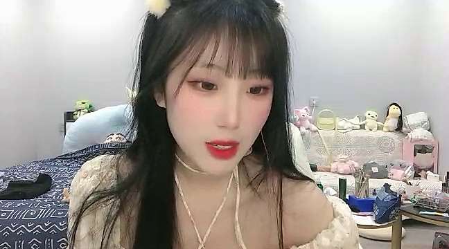 HKxiaoyu naked stripping on cam for live sex video chat
