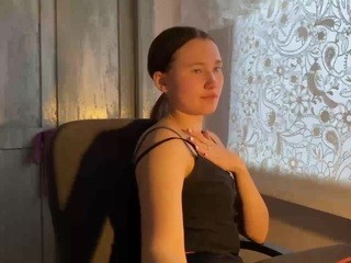 Kelly-Devine nude on cam – live sex chat