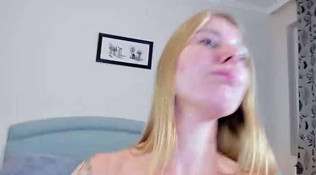Maary_Sweet naked stripping on cam for live sex video chat