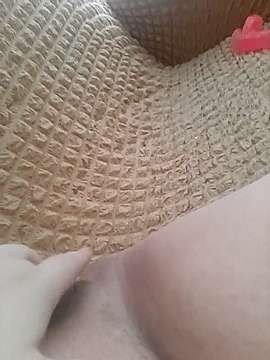 MelissaAhShiny naked stripping on cam for live sex video chat