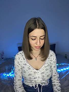 _Mia_a naked stripping on cam for live sex video chat
