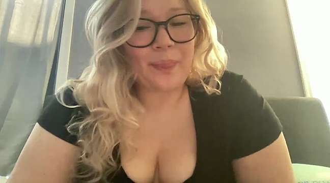 PiggyRose naked stripping on cam for live sex video chat