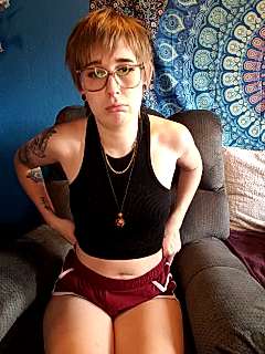 SunnySubmissive naked stripping on cam for live sex video chat