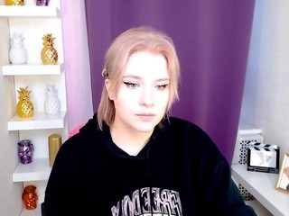 Chloe Novak nude on cam – live sex chat