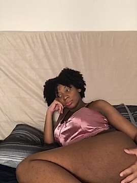 EatSweetMolly naked stripping on cam for live sex video chat