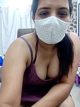 FacedOutgoer naked stripping on cam for live sex video chat